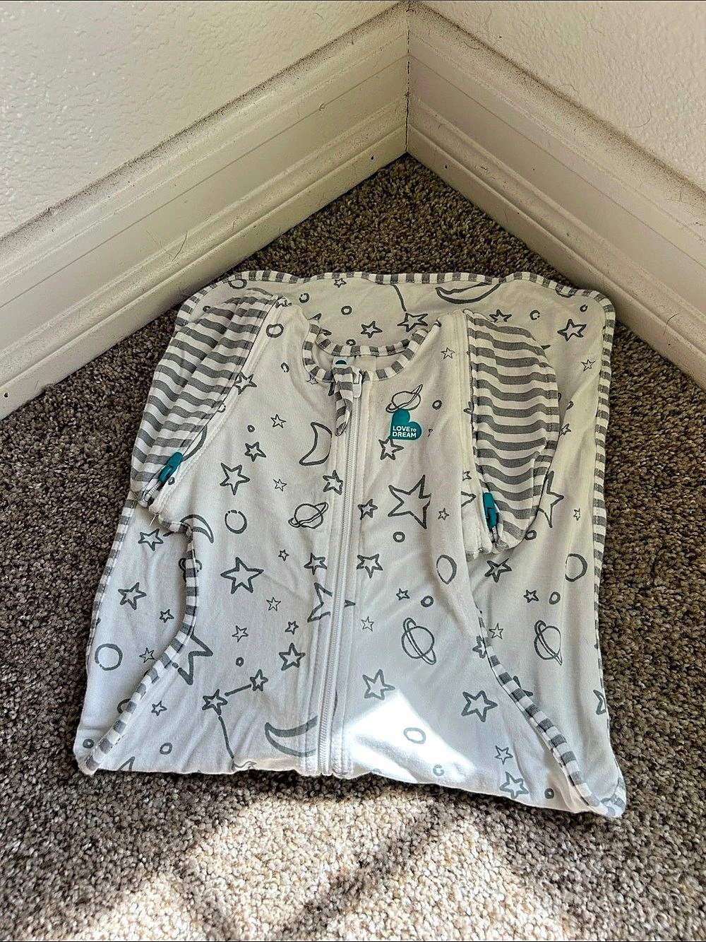 Love to Dream Swaddle Up Transition Bag 1.0 TOG Gray & White Baby Medium